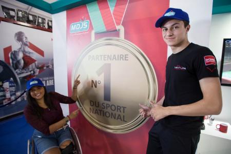 Michael Benyahia et Najwa Awane, les 2 jeunes ambassadeurs MDJS sur le stand de 